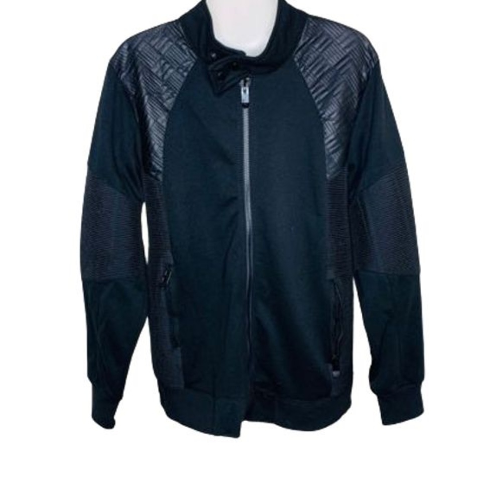 💪🏽 Black zip up jacket